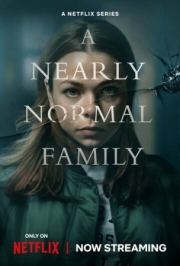 Постер Почти нормальная семья (2023)